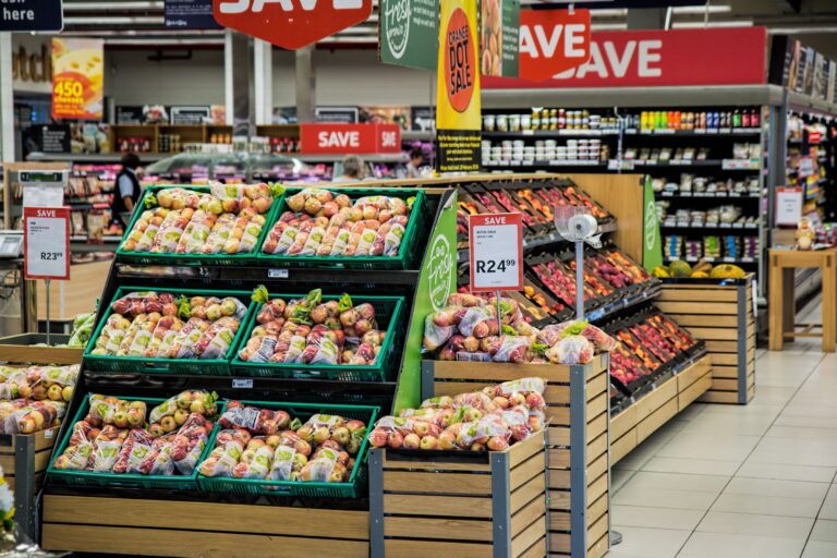 Shopping carts and baskets in a supermarket as a metaphor for old commerce receiving a digital bargaining layer